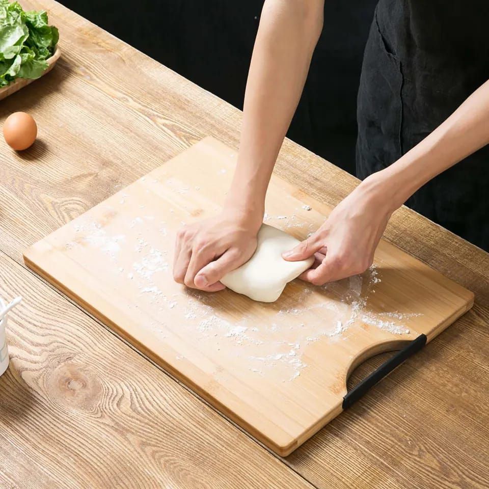 لوح تقطيع خشب 40*30 للحوم والخضروات والفواكه بيد معدن