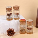 شمعة معطرة برائحة الورد في قالب زجاجي وغطاء خشبي