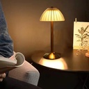 اباجورة مكتب كريستال اكليريك تاتش قابلة للشحن بيو اس بي مزودة بثلااث اضاءات متنوعة  للكومود و المكتب او الليفنج