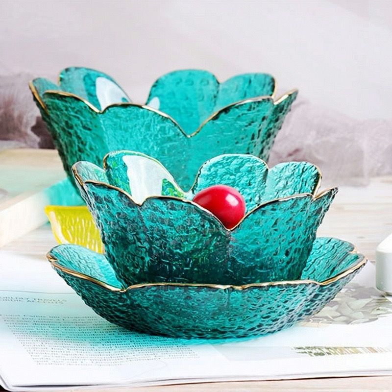 طبق شكل وردة لحمل وتقديم التسالي والكاندي والحلويات للضيوف بشكل شيك من الزجاج