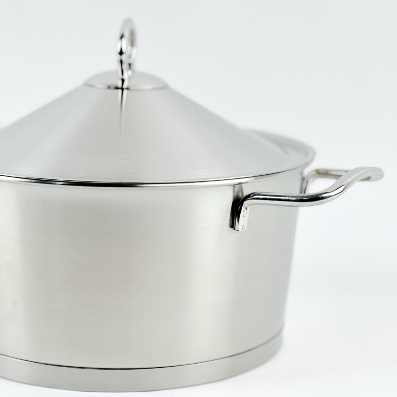 كسرولة استانلس استيل بغطاء ويد لسهولة الحمل  - مقاس 22سم