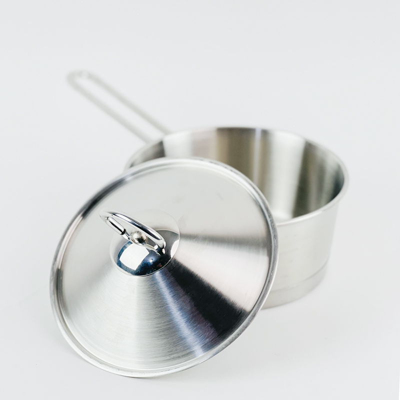 كسرولة استانلس استيل بغطاء ويد لسهولة الحمل  - مقاس 18سم