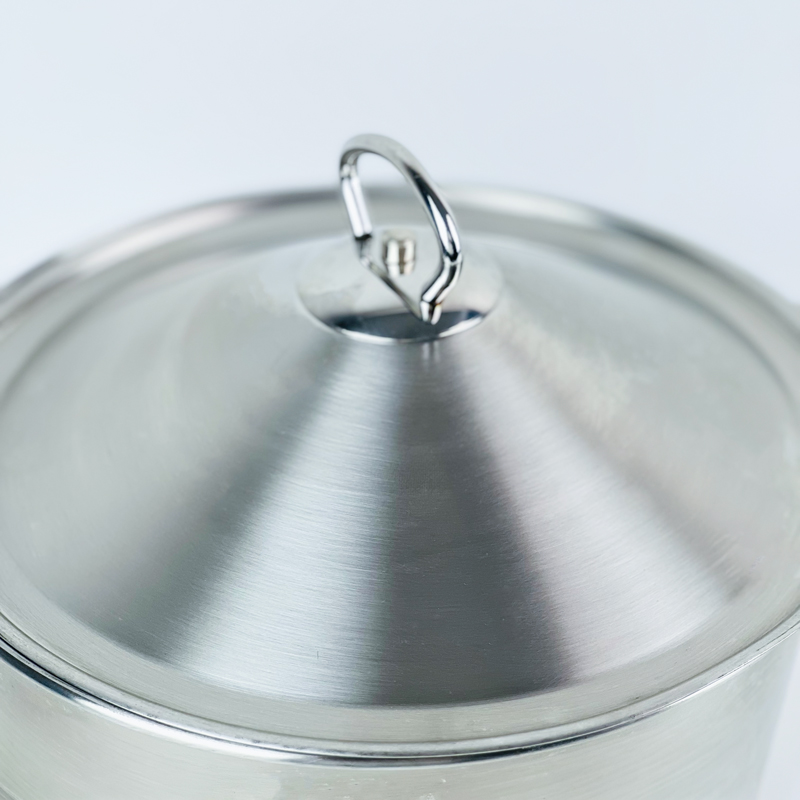 حلة استانلس استيل مقاس 24 * 12سم بغطاء ويدين لسهولة الحمل