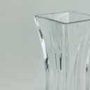 فازة زجاج شفاف شيك للورد بشكل مميز للديكور