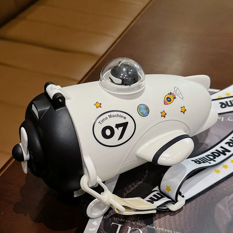 زمزمية بشاليموه بتصميم طائرة مجسمة مع حزام كروس للمدرسة والنادي -550 ملل