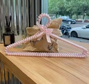 شماعة لولي لتعليق الملابس في الدولاب بتصميم أنيق مزينة بفيونكة