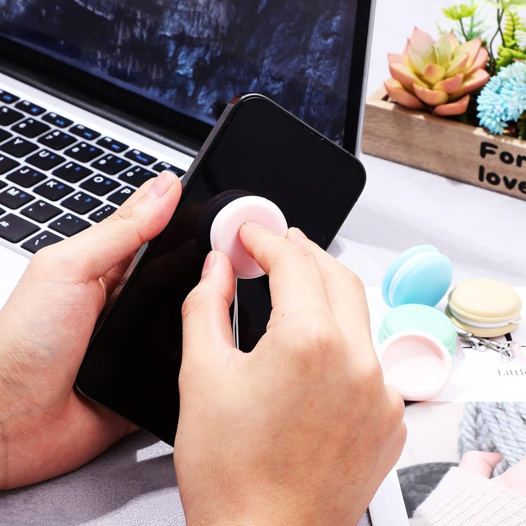 مساحة محمولة لتنظيف شاشة الموبايل والنظارات شكل ماكرون