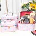 مجموعة شنط جلد 3 قطع بماقسات مختلفة لتنظيم وحمل الميك اب مزينة بقلوب