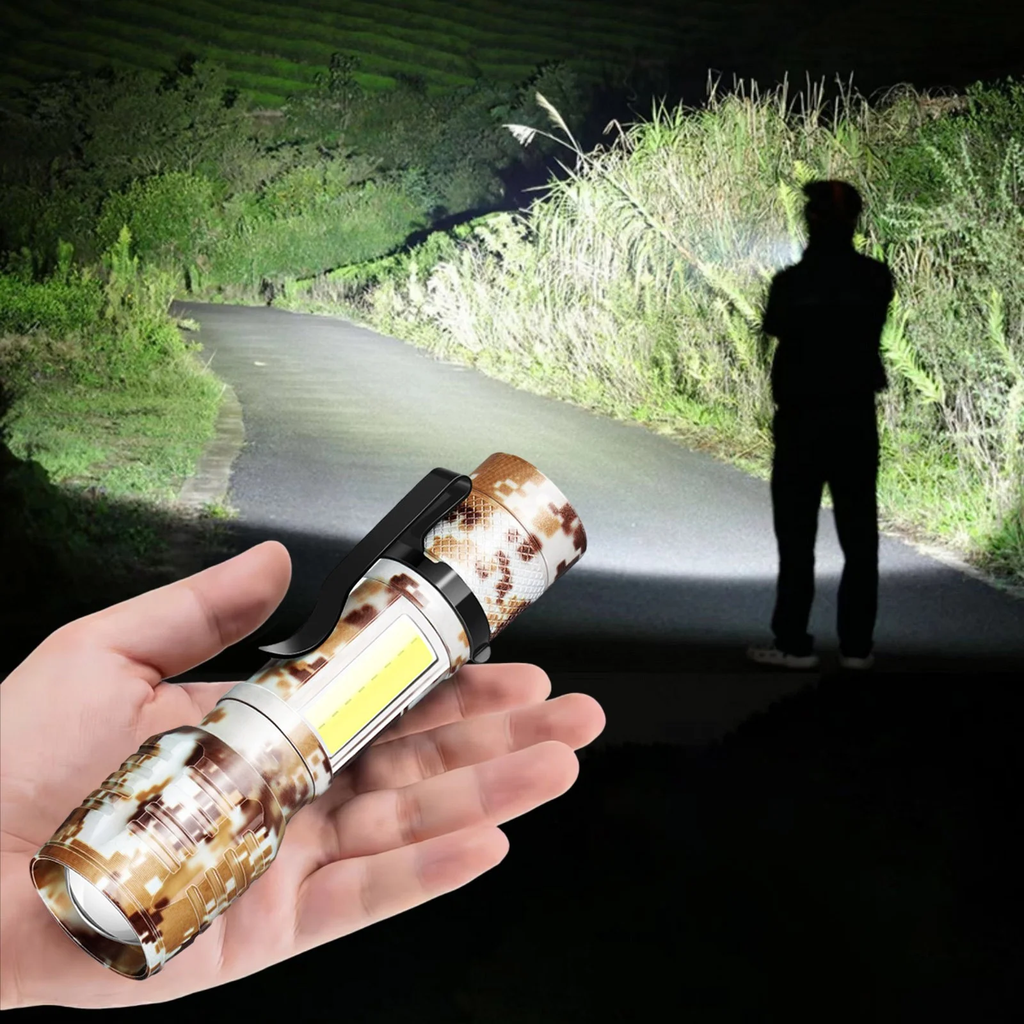 كشاف ميني مع خاصية الزوم القابلة للتعديل ب 3 اضاءات _ بيو اس بي للشحن