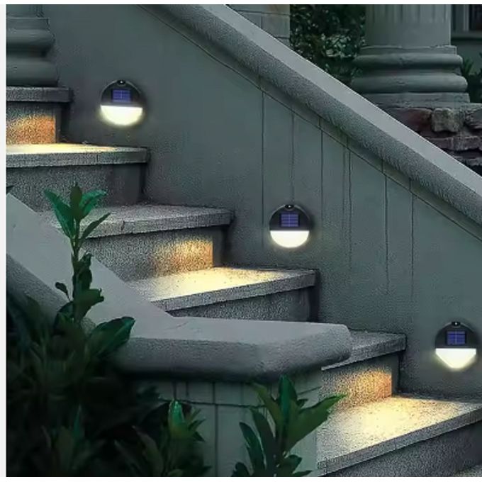 كشاف حائط يعمل بالطاقه الشمسية ويضئ تلقائيآ في الليل