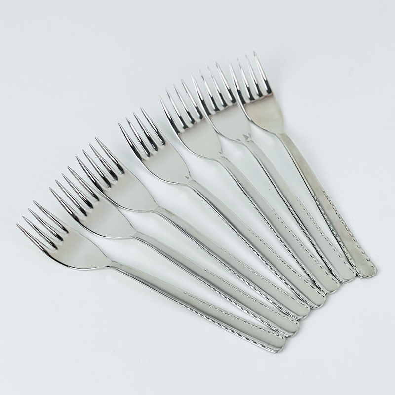 طقم شوك استانلس ستيل تركي للعشاء باللون الفضي 12 قطعة