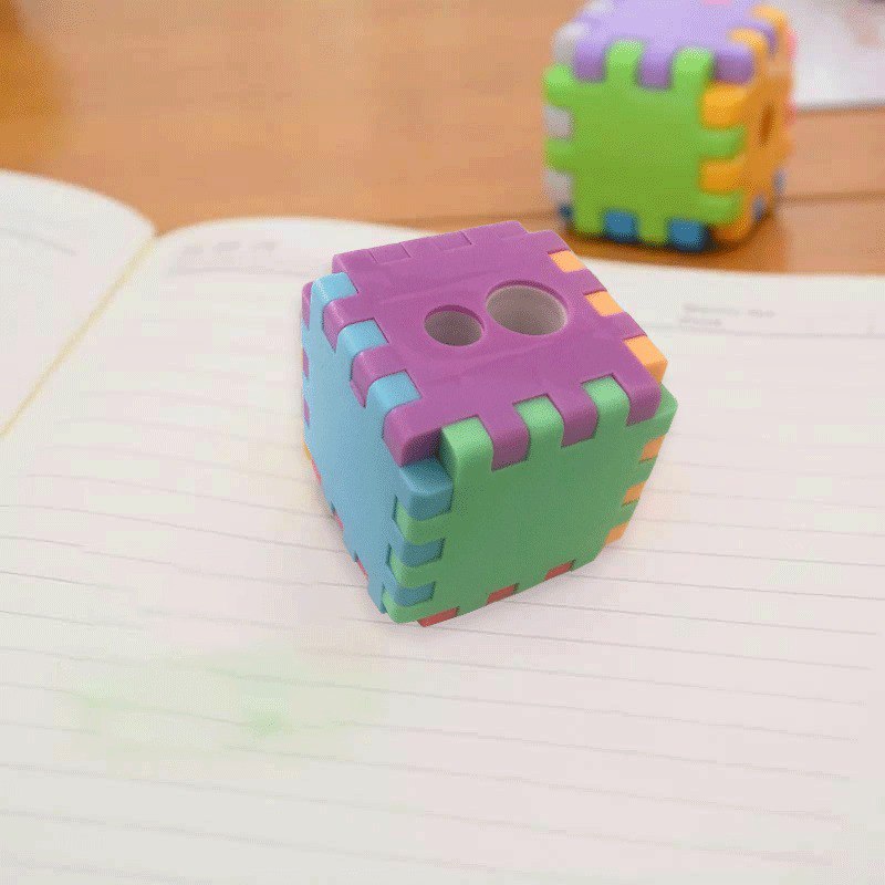 براية مزودجة للأقلام الرصاص علي شكل مكعب بازل