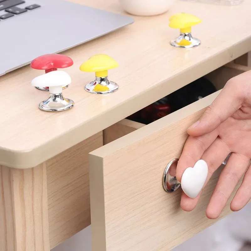 مقبض بديل ليد الدواليب والأدراج وزرار ضغط المرحاض 2 في 1 شكل قلب بألوان مختلفة