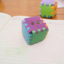 [HH00004281] براية مزودجة للأقلام الرصاص علي شكل مكعب بازل