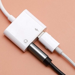 [HH00005477] iPhone Adaptor to Charge &amp; Use Aux Earphones Simultaneously
